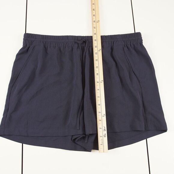 Theory Kinzie Navy Blue Drapey Crepe Lightweight Shorts Womens Sz L - Picture 3 of 12